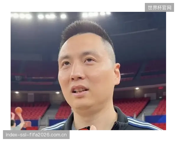 上海男篮常规赛豪取联盟第一，卢伟指导荣膺最佳教练实至名归。